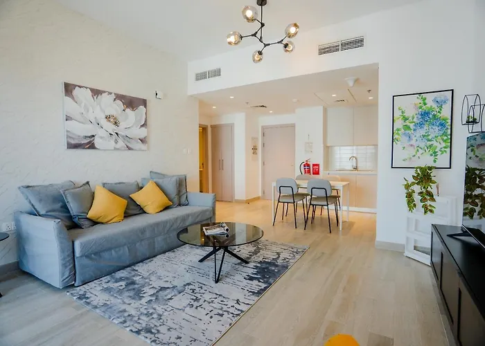 Nasma Luxury Stays - Waterfront Retreat With Balcony Near Theme Park