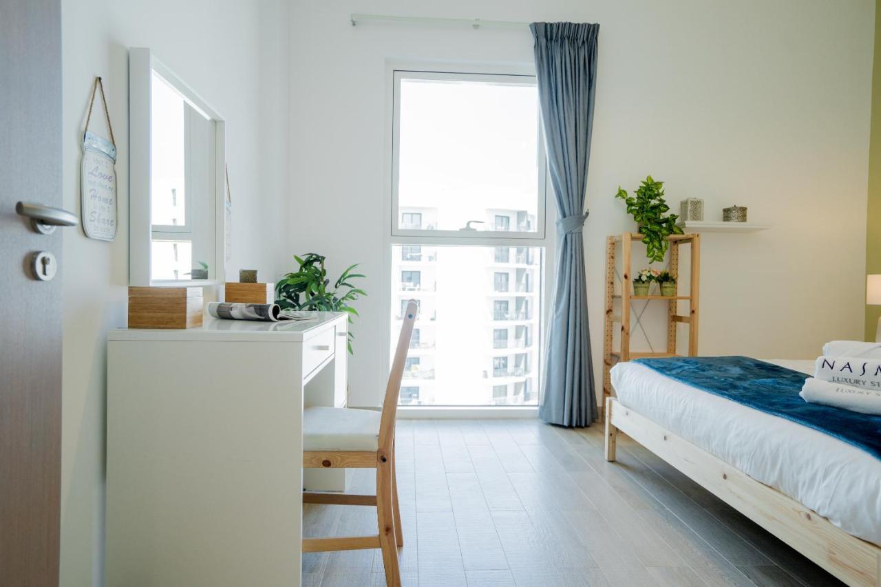 Nasma Luxury - Waterfront Retreat With Balcony Near Theme Park Apartment