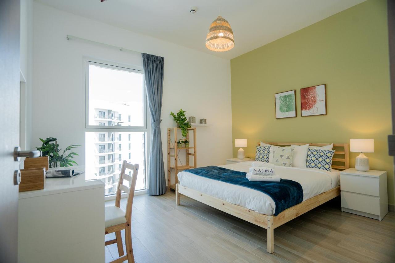 Apartment Nasma Luxury - Waterfront Retreat With Balcony Near Theme Park