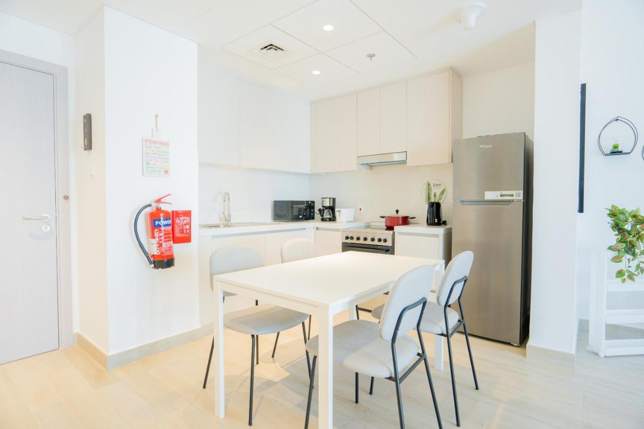 Nasma Luxury - Waterfront Retreat With Balcony Near Theme Park Abu Dhabi