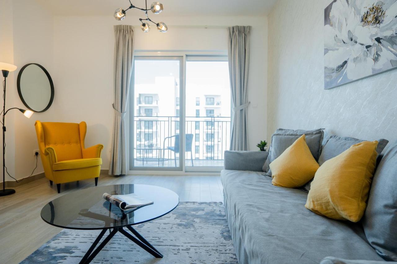 Apartment Nasma Luxury - Waterfront Retreat With Balcony Near Theme Park Abu Dhabi