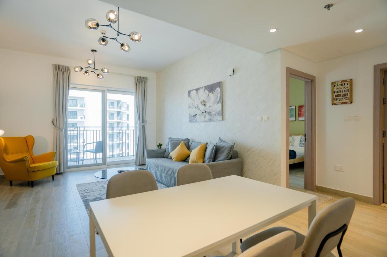 Nasma Luxury - Waterfront Retreat With Balcony Near Theme Park