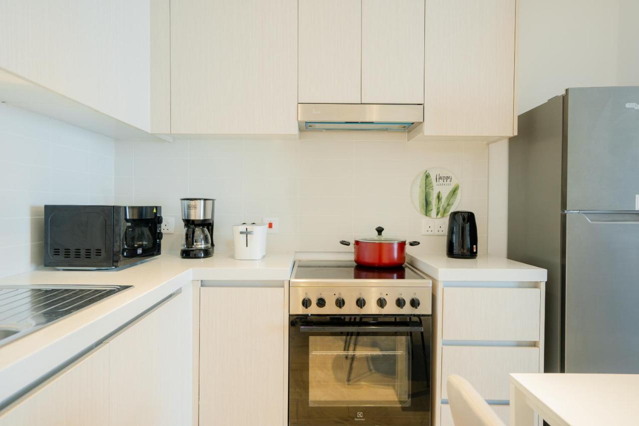 Nasma Luxury - Waterfront Retreat With Balcony Near Theme Park Apartment *