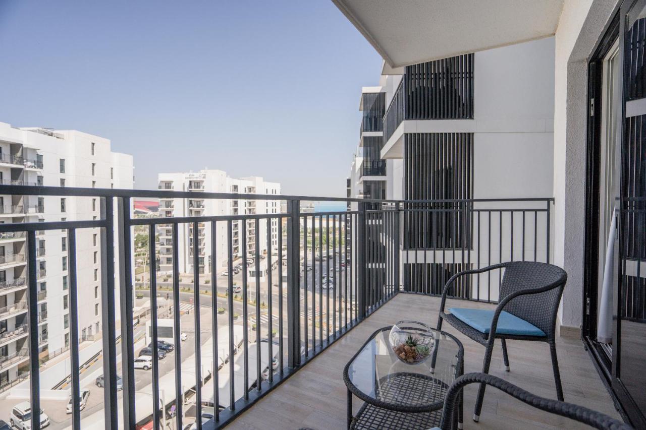 Nasma Luxury - Waterfront Retreat With Balcony Near Theme Park Apartment