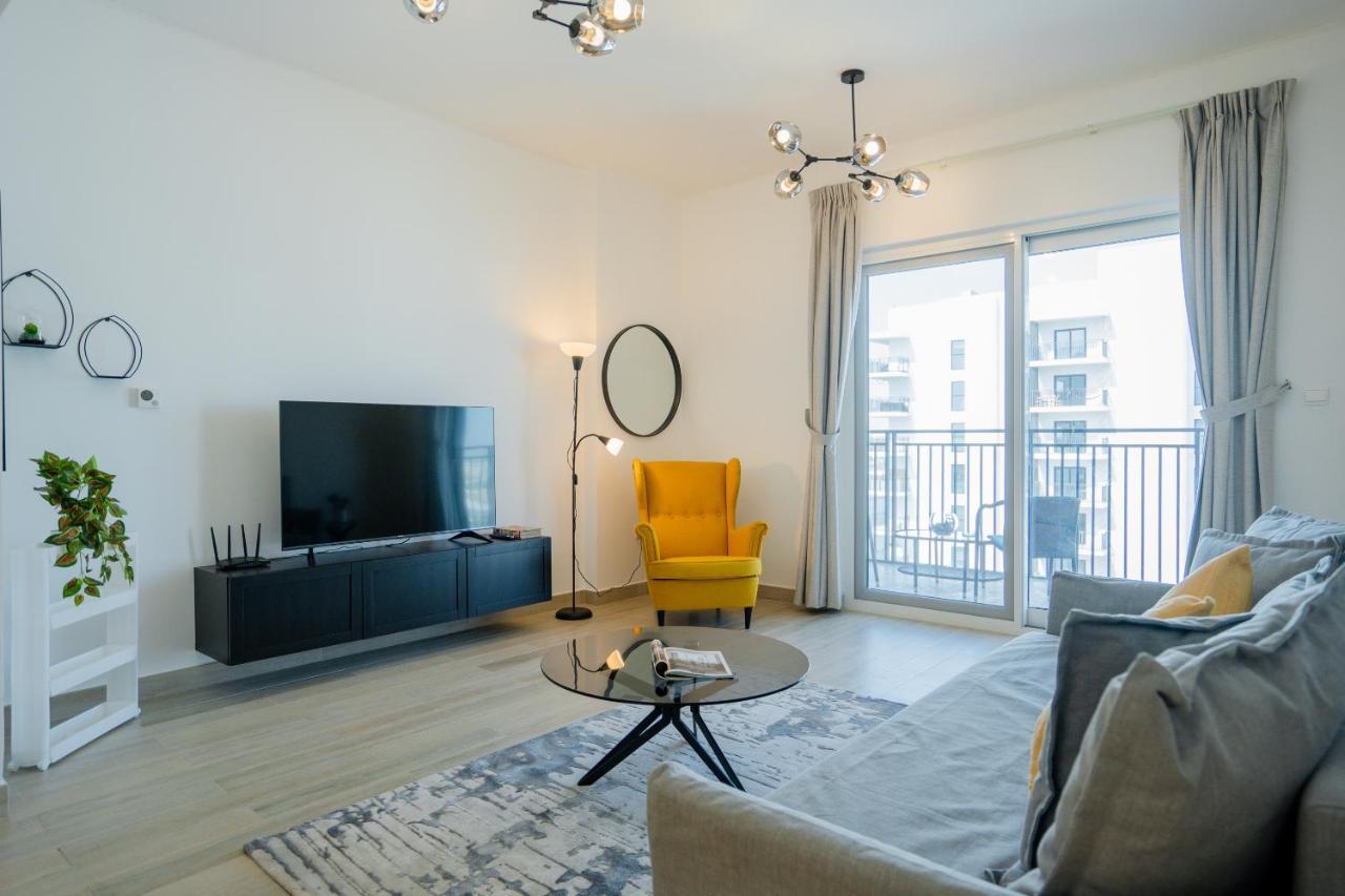 Nasma Luxury - Waterfront Retreat With Balcony Near Theme Park Apartment