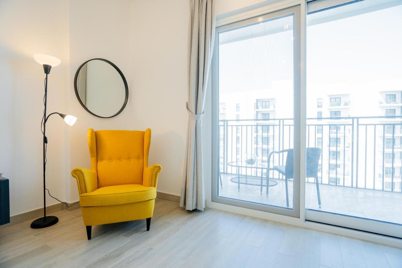 Nasma Luxury - Waterfront Retreat With Balcony Near Theme Park Apartment *