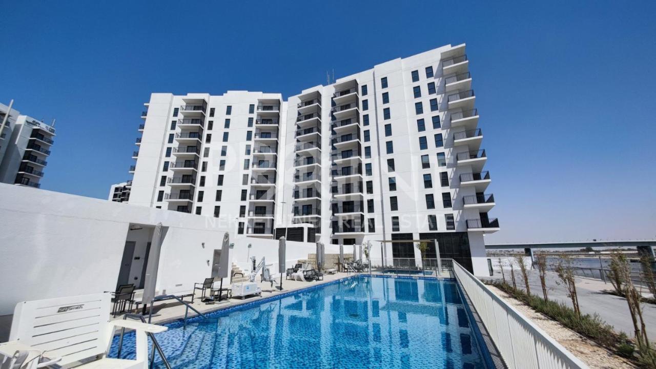 Apartment Nasma Luxury - Waterfront Retreat With Balcony Near Theme Park *