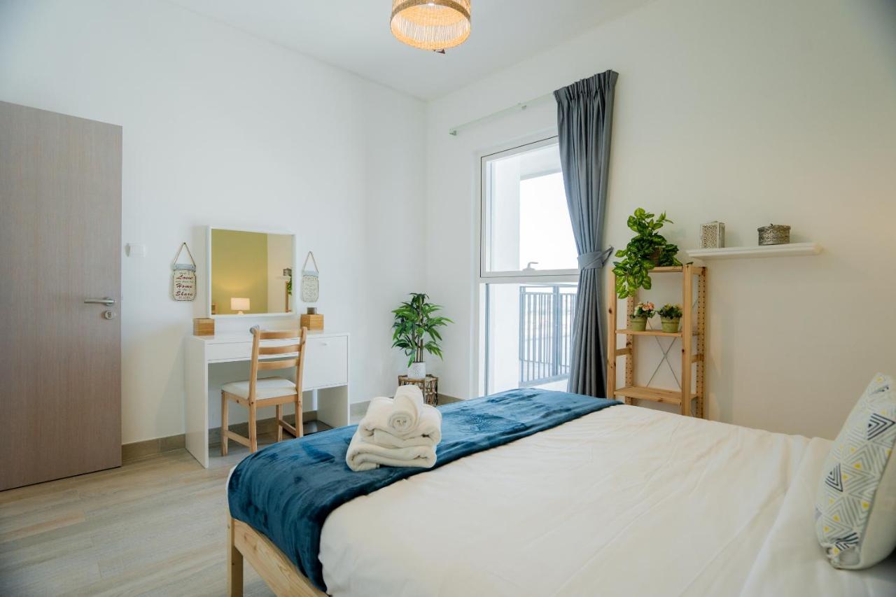 Apartment Nasma Luxury - Waterfront Retreat With Balcony Near Theme Park *